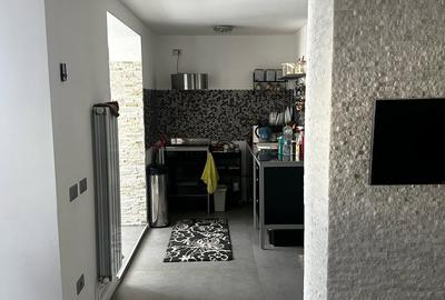 Apartament cu 4 camere decomandat în Găești - 1