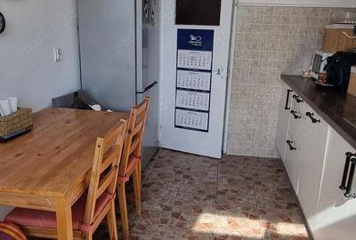 Proprietar, inchiriez apartament 3 camere unor iubitori de carte in zona Teiul Doamnei, sector 2 - 10