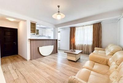 Apartament cu 3 camere semidecomandat, mobilat în Central