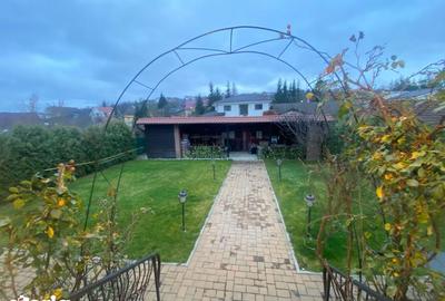 Casă cu 5 camere cu Canalizare în Central - 3