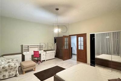 Apartament cu 3 camere semidecomandat, mobilat în Medicină