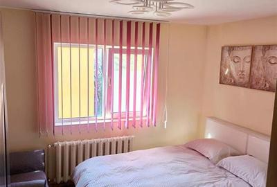 Apartament cu 3 camere decomandat în Tractorul - 3