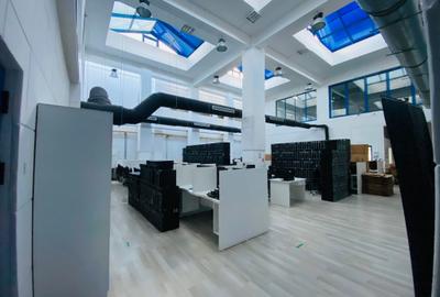 Spațiu comercial, de 880 mp, în Central - 8