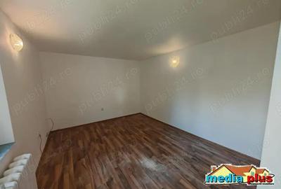 Inchiriere camera + baie ?i bucatarie, curte comuna zona Liceul Marin Coman - 4