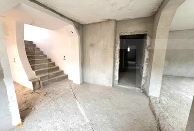 Vila cu demisol si 2 etaje, nefinalizata, pe teren de aproape 3.000 mp - 7