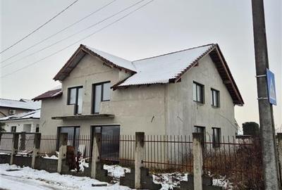 Casă cu 5 camere cu Teren 598 Mp în Sântandrei - 1