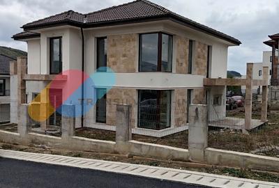 Casă individuală cu 4 camere cu Canalizare în Chinteni - 1