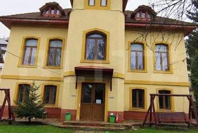 Casa Interbelica de Vanzare in Predeal - 1