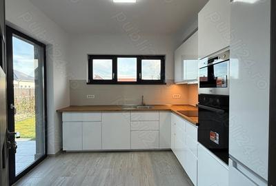 Casă cu 4 camere în Dumbrăvița - 1