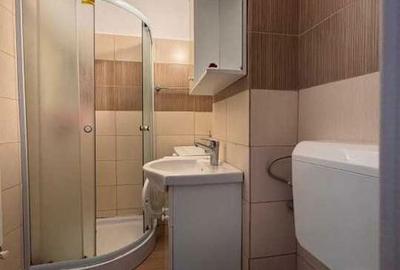 Garsonieră decomandată în Tractorul