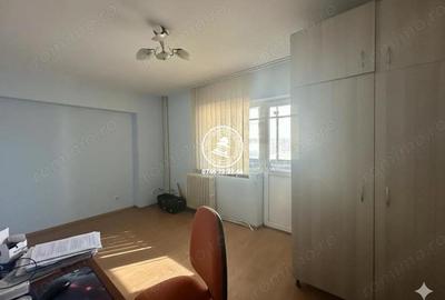 Apartament cu 3 camere decomandat în Independenței - 8
