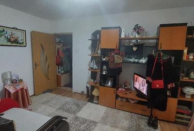 Apartament cu 2 camere semidecomandat în Km 4 - 2