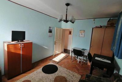 Inchiriez apartament decomandat central, complet mobilat - 1