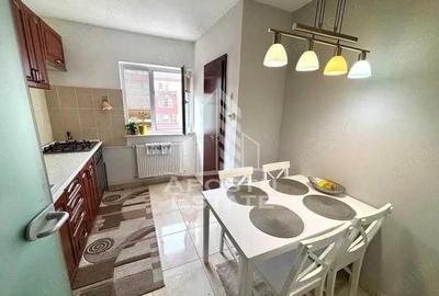 Apartament 3 camere,decomandat, renovat, zona Dambovita - 1