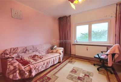 Apartament cu 3 camere decomandat în Obcini