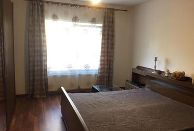 Casă cu 4 camere în Grigorescu