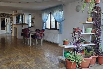 Casă cu 5 camere în Zăvoi - 2