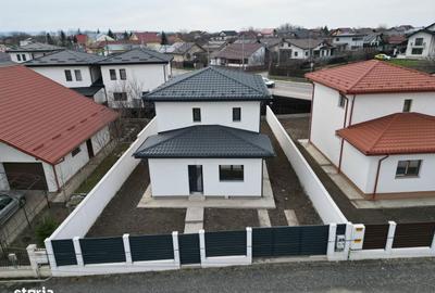 Casă cu 4 camere semidecomandat cu Teren 400 Mp în Miroslava - 2