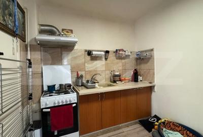 Casa de vanzare, cu 4 camere, zona Sector 5 - 12
