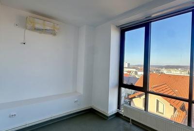 Spațiu comercial, de 1,080 mp, în Central - 14