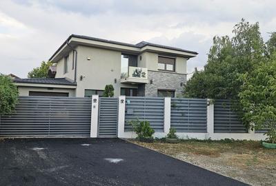 Casă individuală cu 5 camere cu Canalizare în Central - 1