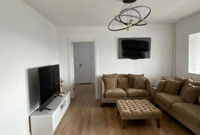 Apartament cu 3 camere semidecomandat în Colentina