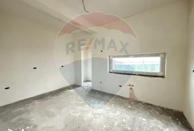 Casă cu 5 camere cu Teren 571 Mp în Iorga - 3