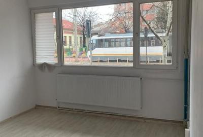 Apartament cu 2 camere decomandat în Eroii Revoluției