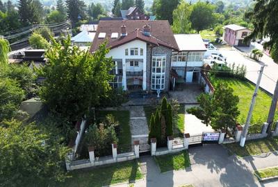 Casă cu 9 camere cu Canalizare în Ultracentral