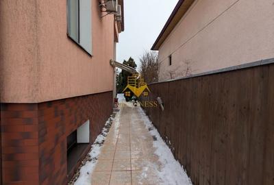 Casă individuală cu 6 camere cu Canalizare în Andrei Mureșanu - 58