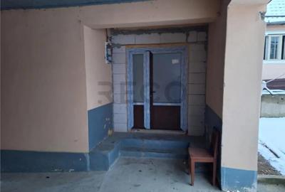 Casă cu 4 camere cu Teren 11000 Mp în Uileacu de Beiuș - 2