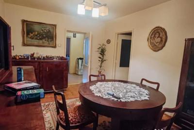 Apartament cu 4 camere decomandat în Central