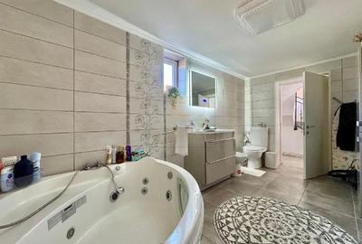 Casă cu Teren 2500 Mp în Central - 8