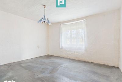 Casă cu 4 camere cu Teren 6000 Mp în Central - 10