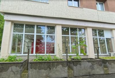 Spațiu Comercial Str. Clăbucet Nr. 5 parter partea din față Preț negociabi - 3