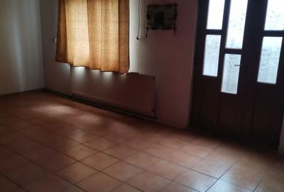 Casă cu 4 camere în Central - 2