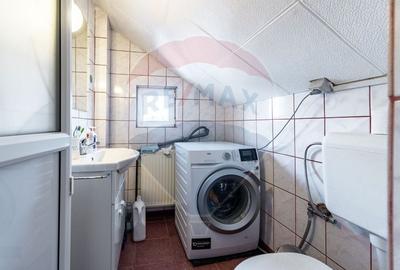 Casă cu 9 camere cu Teren 650 Mp în Tractorul - 56