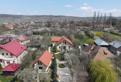 Casă individuală cu 5 camere cu Teren 2000 Mp în Golești (Ștefănești) - 1