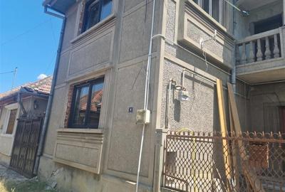 Casa cu  etaj de vanzare in Fagaras zona centrala - 1