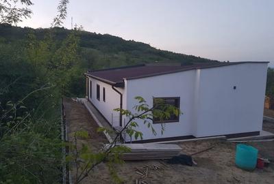 Casă cu 4 camere decomandat în Tomești - 4
