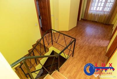 Casă cu 4 camere cu Teren 110 Mp în Central - 2
