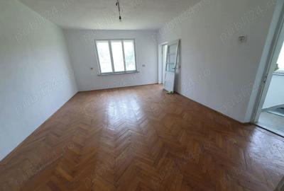 Casa de vanzare plus teren 1300mp - 1