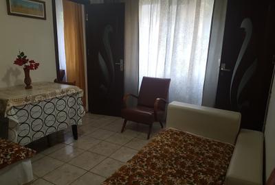 Apartament doua camere, mobilat, la parter, zona Tic - Tac, Universitate