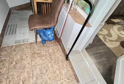 Apartament cu 3 camere semidecomandat în Tudor