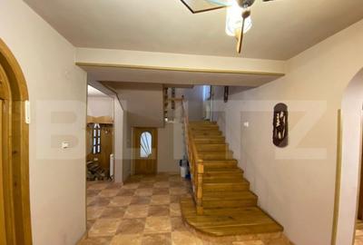 Casă cu 13 camere cu Teren 1487 Mp în Central - 12