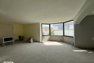 Casă cu 5 camere cu Teren 512 Mp în Cetate - 2