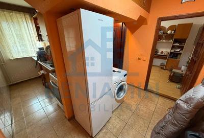 Apartament cu 2 camere semidecomandat în Craiovița Nouă