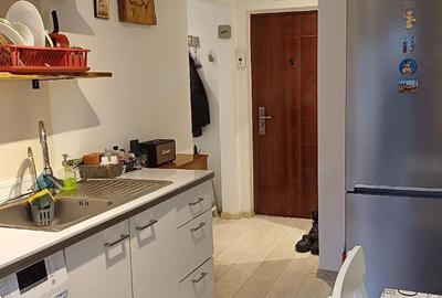 Apartament cu 3 camere semidecomandat în Central - 1