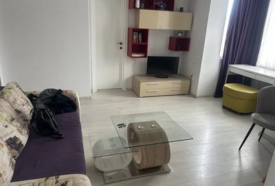 Apartament cu 2 camere nedecomandat, mobilat în Universitate