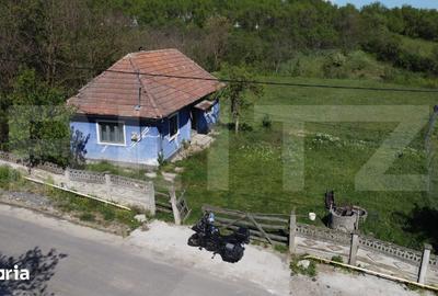Casă cu 2 camere cu Teren 4700 Mp în Bonț - 1